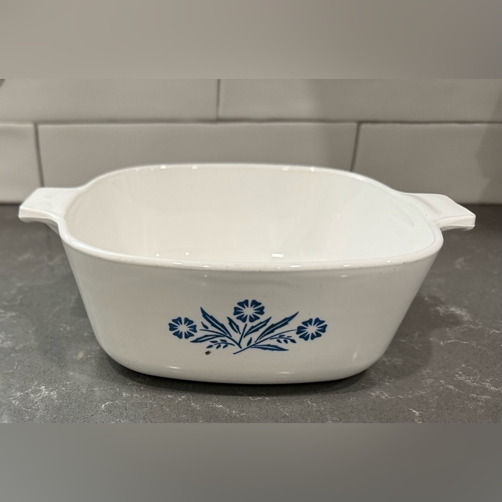 Vintage Corning Ware Blue Cornflower 1 1/2 Quart Casserole Dish, No Lid - Picture 4 of 8